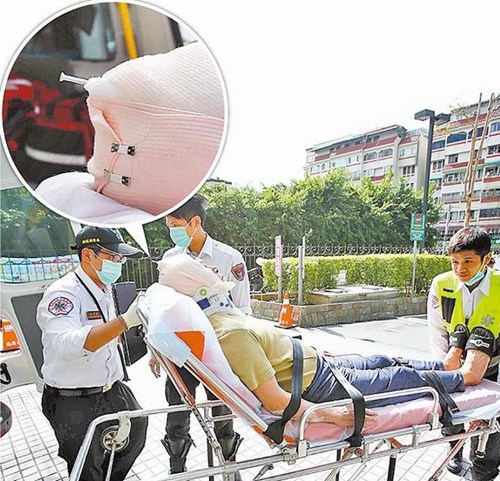 臺(tái)灣一男子馬路邊自殘:持鐵錘往頭部敲鐵釘