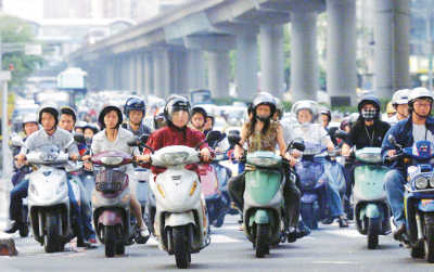 老外看臺灣:汽車司機(jī)變溫柔摩托車沒禮貌