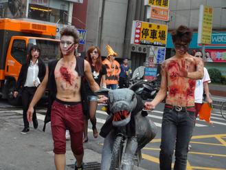 臺灣學(xué)生萬圣節(jié)“扮鬼”做公益恐怖又歡樂(圖)