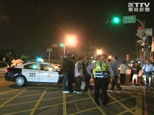 公交闖紅燈撞死高三學生司機辯解:她沒走斑馬線