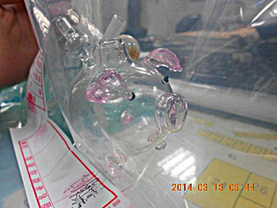 癮君子的少女心:用粉紅小豬吸食器吸毒(圖)