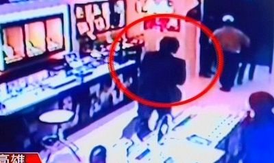 男子搶走價(jià)值56萬(wàn)臺(tái)幣珠寶警方靠飲料罐逮人