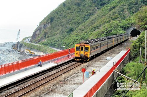 �_(t��i)�F����վ�ڗU���Ὓ(j��ng)��tɫ����Сվ�؁��ˣ��D��