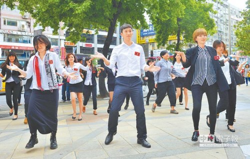 ��δ�����ׅf(xi��)��(sh��)ʮ�W�������b�ڽ��^�ݸ��脡���D��