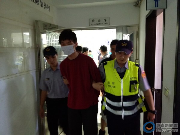 鄭捷在捷運(yùn)板南線車廂瘋狂隨機(jī)殺人 鄭捷在捷運(yùn)板南線車廂瘋狂隨機(jī)殺人