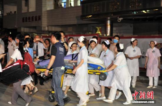 臺胞旅行團客車墜江事故續(xù):遇難者增至6人 1人失蹤 臺胞旅行團客車墜江事故續(xù):遇難者增至6人 1人失蹤