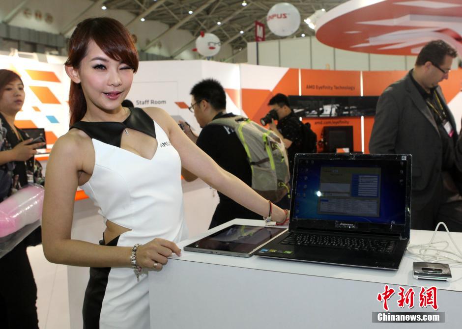 2014臺(tái)北國際電腦展開幕 眾多辣妹吸引眼球 2014臺(tái)北國際電腦展開幕 眾多辣妹吸引眼球