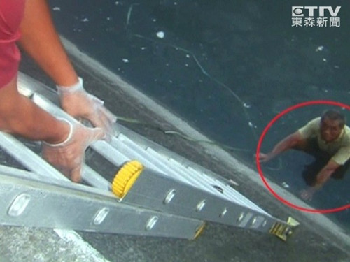 ���˾ƺ���s����һ�������˰��Ͽ�Ц���D��