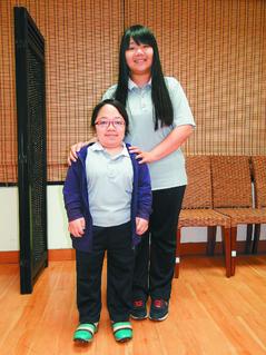 女子患罕見病身高僅109厘米室友樂“當(dāng)她手腳”