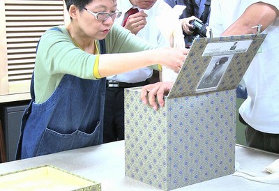 臺北故宮文物翠玉白菜裝箱赴日 運(yùn)送過程曝光 臺北故宮文物翠玉白菜裝箱赴日 運(yùn)送過程曝光