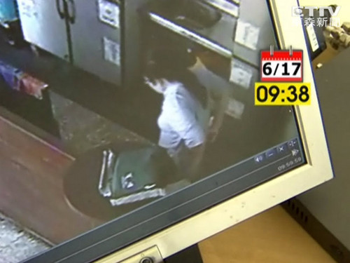 婦人闖燒烤店吧臺大便老板直呼倒霉 婦人闖燒烤店吧臺大便老板直呼倒霉