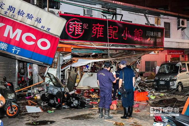 臺(tái)灣一飯館發(fā)生氣爆 至7人輕作1人命危(圖) 臺(tái)灣一飯館發(fā)生氣爆 至7人輕作1人命危(圖)