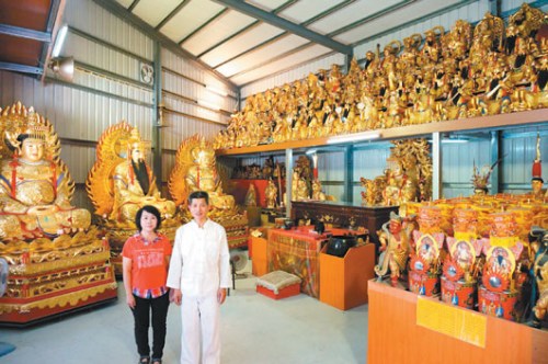 男子貸款刻108座神像累到胃出血仍守對(duì)媽祖承諾