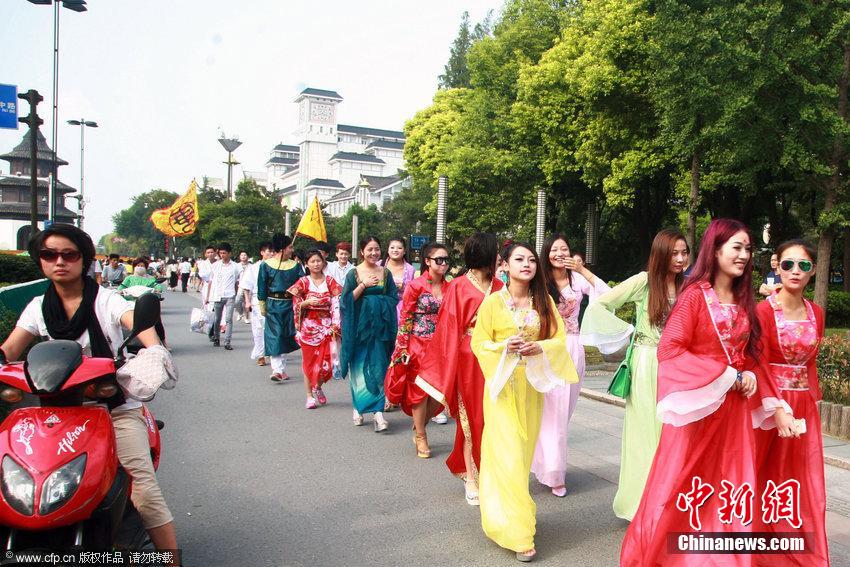 �P(y��ng)�ݰ��˹��b�ν� �b���׵�����