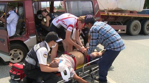 臺灣花蓮發(fā)生兩車相撞事故4人受傷(圖) 臺灣花蓮發(fā)生兩車相撞事故4人受傷(圖)