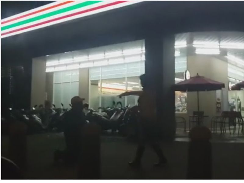 һ�����ӏ��o(h��)�w�����(l��i)��Ů��ץ������(d��ng)��(ch��ng)�¹�����