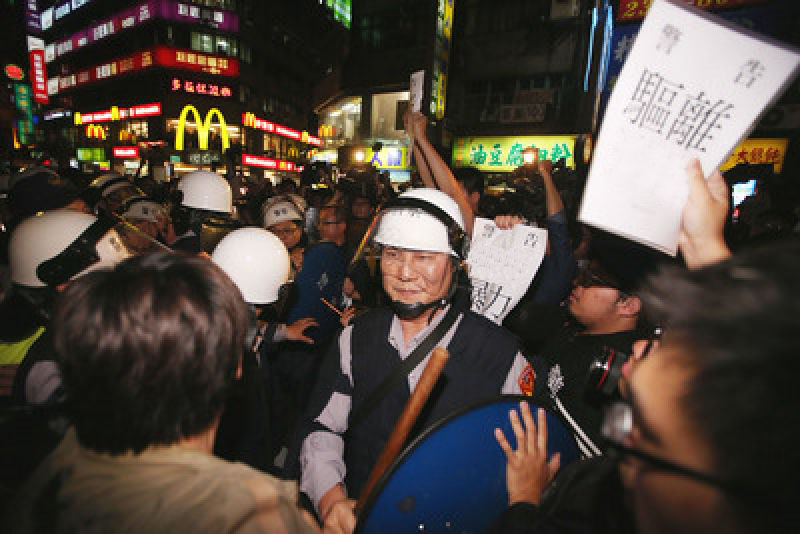 �з־��L(zh��ng)�J(r��n)�������ھ��콛(j��ng)����Ҫ��Ⱥ���\(y��n)��(d��ng)�а��ݺ�Ę��ɫ��������ױ����Ըߘ�(bi��o)��(zh��n)�zҕ