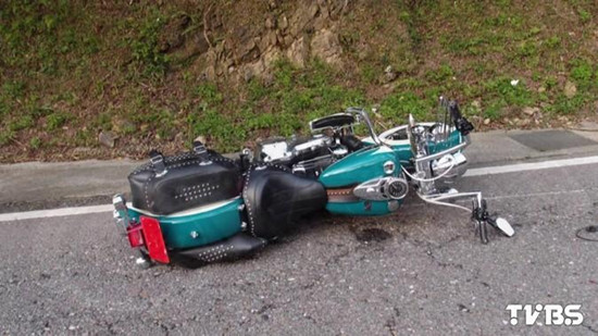 大陸游客 摔死 哈雷摩托 大陸游客臺(tái)灣騎哈雷摩托摔死家屬質(zhì)疑謀殺(圖) 大陸游客 摔死 哈雷摩托 大陸游客臺(tái)灣騎哈雷摩托摔死家屬質(zhì)疑謀殺(圖)