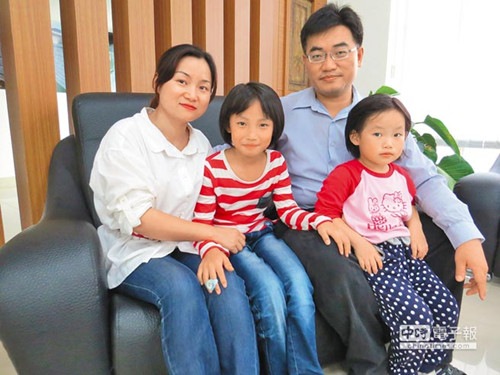 臺灣郎為娶川妹子酒品測試喝到趴下(圖) 臺灣郎為娶川妹子酒品測試喝到趴下(圖)