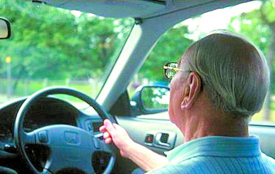 臺灣交通擬出新規(guī) 從嚴(yán)管控75歲以上駕駛?cè)?圖) 臺灣交通擬出新規(guī) 從嚴(yán)管控75歲以上駕駛?cè)?圖)