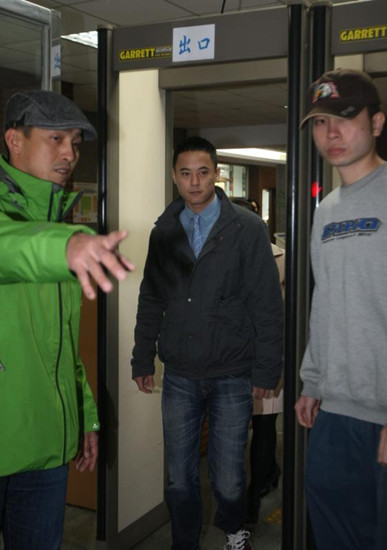 蔣介石曾孫恐嚇學校 被判刑6個月(圖) 蔣介石曾孫恐嚇學校 被判刑6個月(圖)