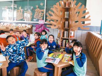 臺(tái)灣一小學(xué)獲贈(zèng)“紙圖書館” 桌椅書架回收紙?jiān)僦?圖) 臺(tái)灣一小學(xué)獲贈(zèng)“紙圖書館” 桌椅書架回收紙?jiān)僦?圖)