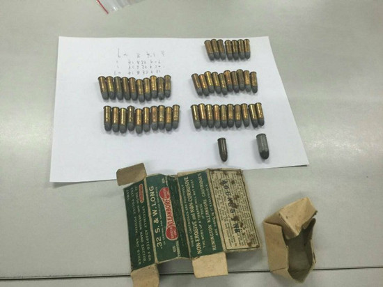 七旬老婦整理亡夫遺物赫見(jiàn)子彈一包(圖)