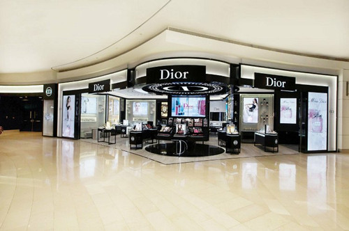 臺(tái)北101迪奧美妝旗艦店華美無比(圖)