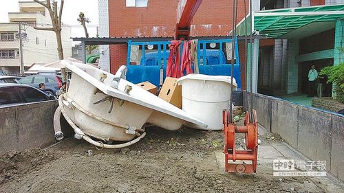 竊賊大費(fèi)周章偷浴缸強(qiáng)辯“洗澎澎”警察哭笑不得