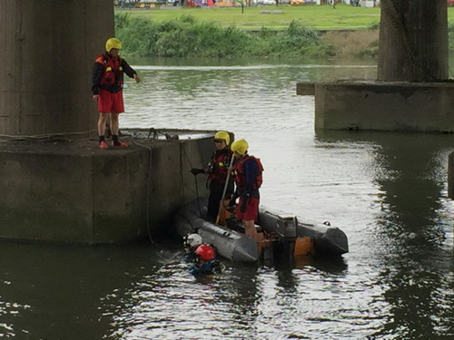 兄跳河弟自行搜救雙失蹤2人遺體先后尋獲(圖)