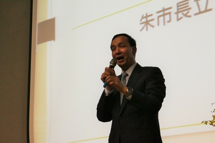 朱立倫談女童遭割喉案:校園安全不是圍墻高低問題 朱立倫談女童遭割喉案:校園安全不是圍墻高低問題