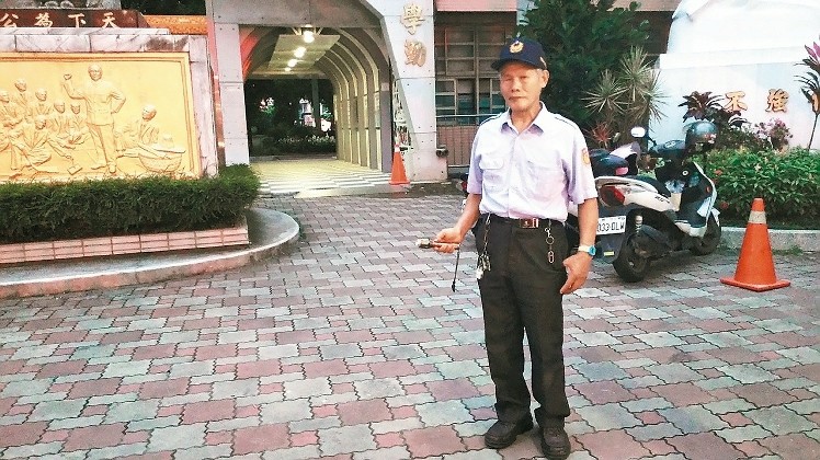 ��(d��n)��У�����S��������ʿ��ʾ�����������Ȳœ�(d��n)��У����ֻҪ���I(l��ng)��нˮ��Ը������{(di��o)����(w��)�� ���_(t��i)����(li��n)�ψ�(b��o)�� �Č��z��