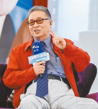 李敖勉勵(lì)青年頗"另類(lèi)":父母沒(méi)錢(qián)就認(rèn)命當(dāng)月光族(圖) 李敖勉勵(lì)青年頗"另類(lèi)":父母沒(méi)錢(qián)就認(rèn)命當(dāng)月光族(圖)