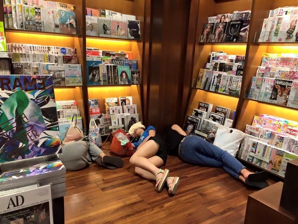 ��ѝŮֱ��˯���ڶ����\Ʒ�ذ������|ɭ���D��