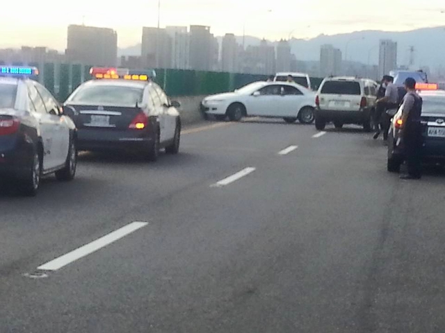 �p���ڿ��ٵ�·��ͣ܇��(du��)��