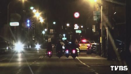 少年偷騎路邊摩托車深夜飆車婦人險(xiǎn)成“替罪羊”