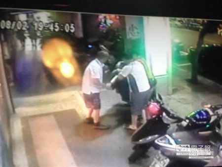 兩人比誰(shuí)喝得多比出火氣男子持刀捅傷朋友(圖)