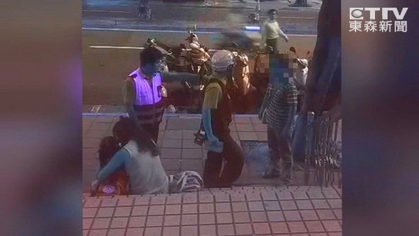 �ݸ�����ŭ����Ů�� ֻ���䲻Ըվ�����е�