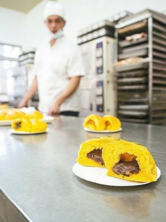 屏東看守所開烘焙班受刑人用蔬果制彩虹面包(圖)