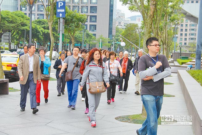 2008���_�Ŵ���񱊸��_(t��i)�^�����񣬸��_(t��i)ꑿ�������L���^����R����Ҳ�҄�(chu��ng)�¸������Еr(sh��)��ӈ�(b��o)�D ���\�~�z��