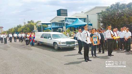 �_�����T���ڱ�ײ�����(b��o)����ѳ�����g��