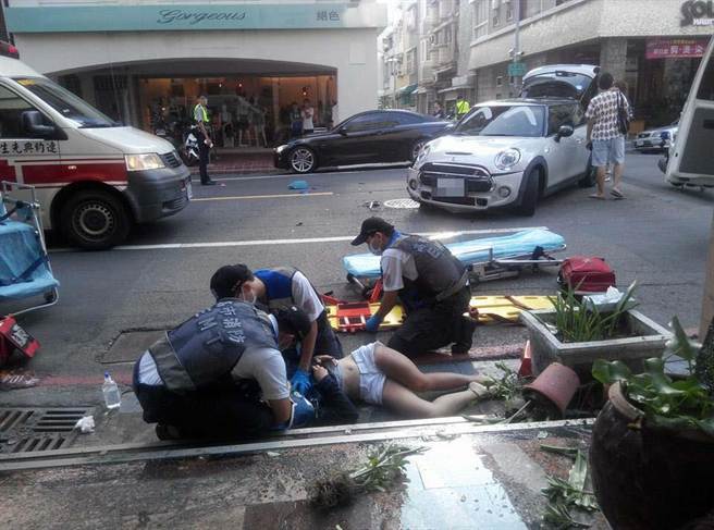 ����15�q��Ů�o���T܇��δ����ȫñ���������r�鲻ͣ�������x�_�rײ܇���ر����t(y��)���������_ý�D��