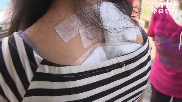 歹徒持鐵錘隨機(jī)襲擊女學(xué)生 將其頭壓水溝稱"淹死你" 歹徒持鐵錘隨機(jī)襲擊女學(xué)生 將其頭壓水溝稱"淹死你"