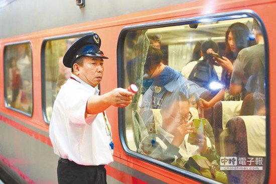 臺(tái)鐵區(qū)間車載客量增33%造福通勤族(圖)