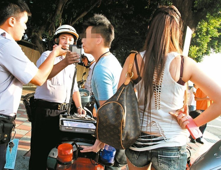 ���{���D���O(ji��n)�z �_(t��i)�Йz��?j��ng)Q�������С��Ō���(bi��o)��(zh��n)