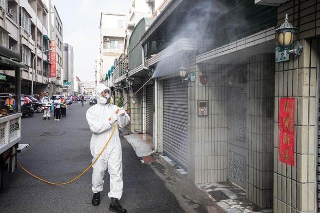 臺(tái)南登革熱新增病例數(shù)首降至百例以下(圖) 臺(tái)南登革熱新增病例數(shù)首降至百例以下(圖)