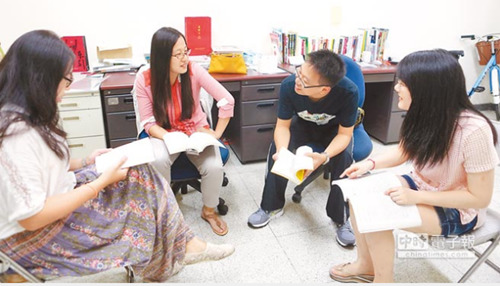 臺媒:大陸配偶婚前子女在臺求學(xué)困難含淚離臺