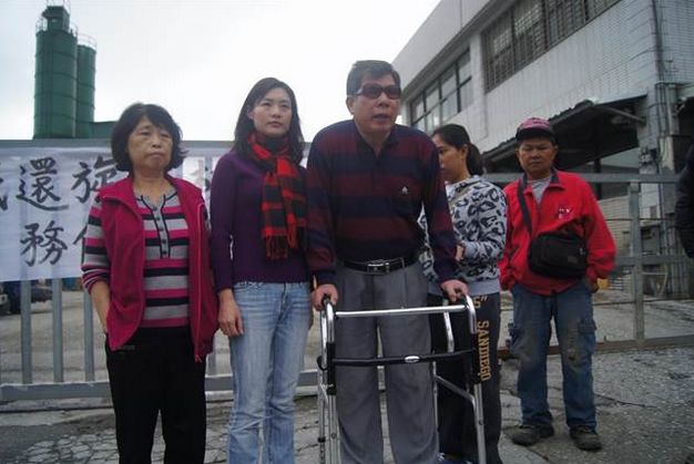 前鄉(xiāng)代主席被騙千萬"老無所依" 拖病體討債遭拒 前鄉(xiāng)代主席被騙千萬"老無所依" 拖病體討債遭拒