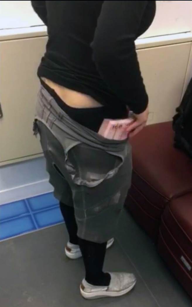 女子身藏百萬(wàn)謊稱(chēng)懷孕 神情緊張安檢識(shí)破 女子身藏百萬(wàn)謊稱(chēng)懷孕 神情緊張安檢識(shí)破