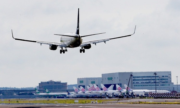 華航今日仍有56個航班取消 萬人受影響 華航今日仍有56個航班取消 萬人受影響